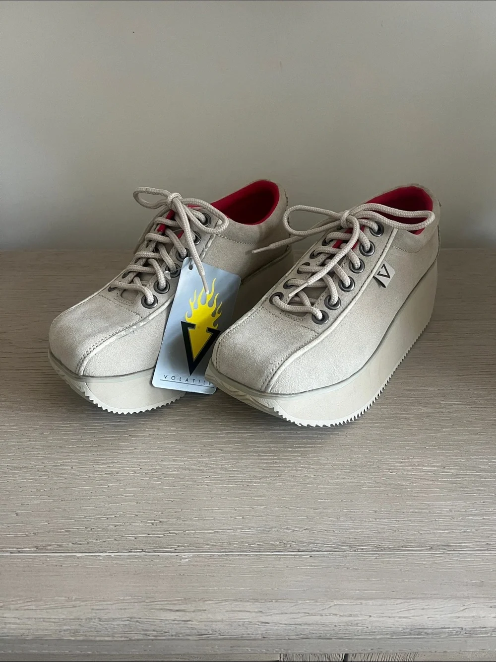Woman’s volatile platform sneaker size 8 1/2 tan suede leather upper